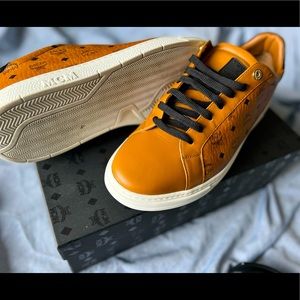 Mcm hat and belt only !!! Like new wore once !!! Will ship next business day